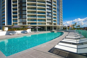 Spectacular Coastal Getaway w Theater Gym Sauna, Surfers Paradise